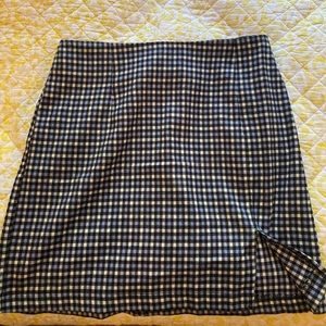 Mini skirt with a little slit